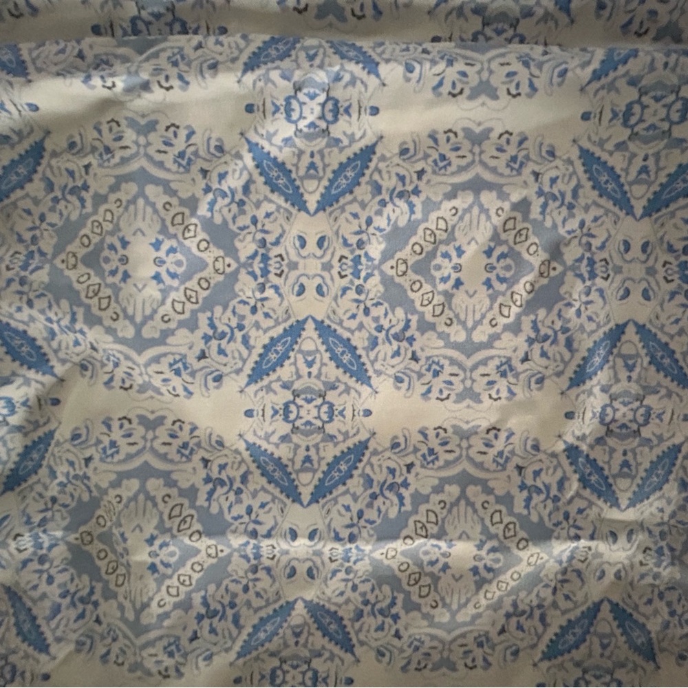 Blue and White Patterned set - Picture 5 of 7